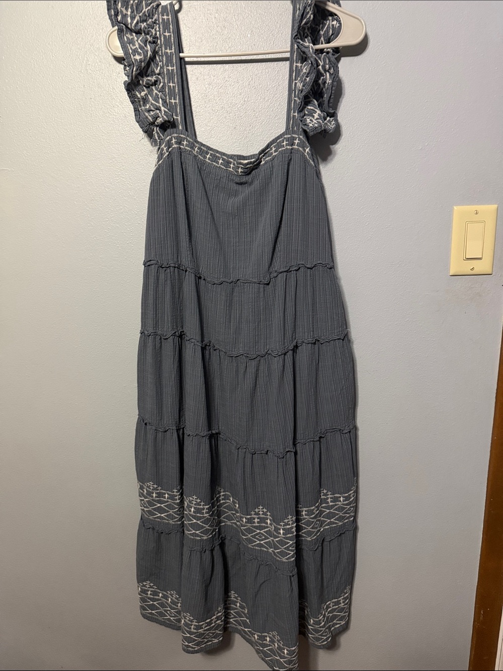 Knox Rose Gray Sleeveless Embroidered Tiered Maxi Dress